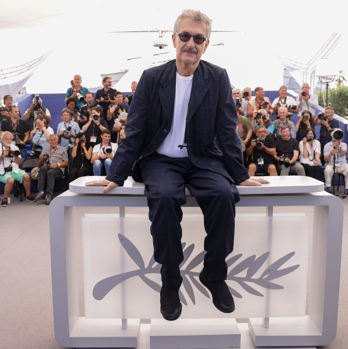 So kennt man ihn: Wim Wenders wird weltweit als Regisseur geschätzt. (Archivfoto) - Foto: Vianney Le Caer/Invision/AP/dpa