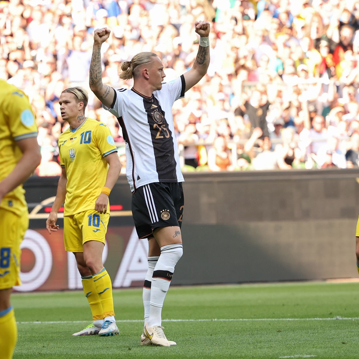 Marius Wolf jubelt nach seinem Führungstreffer für die DFB-Elf. - Foto: Christian Charisius/dpa