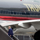 Donald Trump besteigt am Flughafen Newark sein Flugzeug, um nach Miami zu fliegen. - Foto: Bryan Woolston/AP/dpa