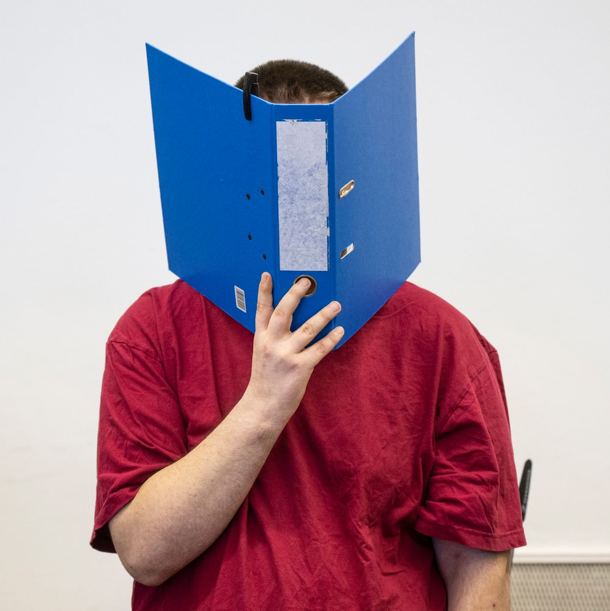 Der Angeklagte soll die Schülerin Ayleen erwürgt und in einem See versenkt haben. - Foto: Boris Roessler/dpa