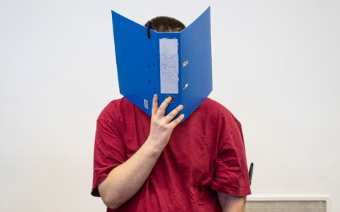 Der Angeklagte soll die Schülerin Ayleen erwürgt und in einem See versenkt haben. - Foto: Boris Roessler/dpa