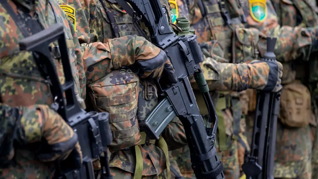 Deutsche Soldaten der Enhanced Forward Presence (eFP) Battle Group in voller Ausrüstung. - Bild: Monika Skolimowska/dpa-Zentralbild/dpa