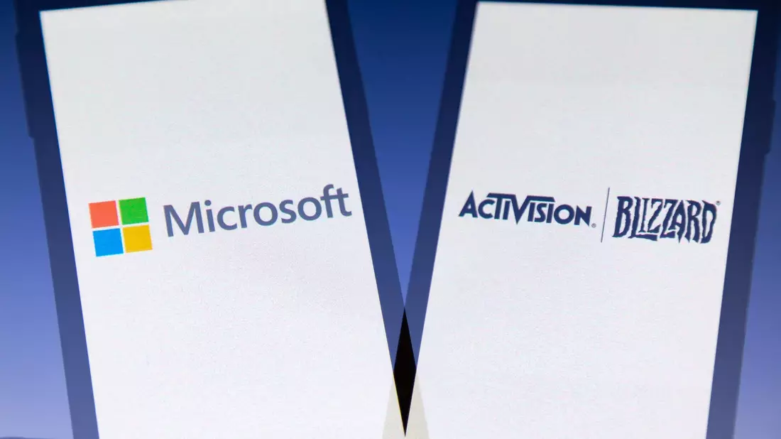 Die Logos des amerikanischen multinationalen Technologiekonzerns Microsoft und des Videospielunternehmens Activision Blizzard. - Bild: Andre M. Chang/ZUMA Press Wire/dpa