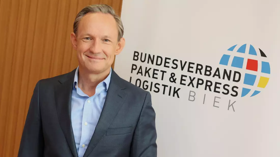 Marten Bosselmann stellte die Post- und Paket-Studie des Branchenverbandes Biek  vor. - Bild: Joerg Carstensen/dpa