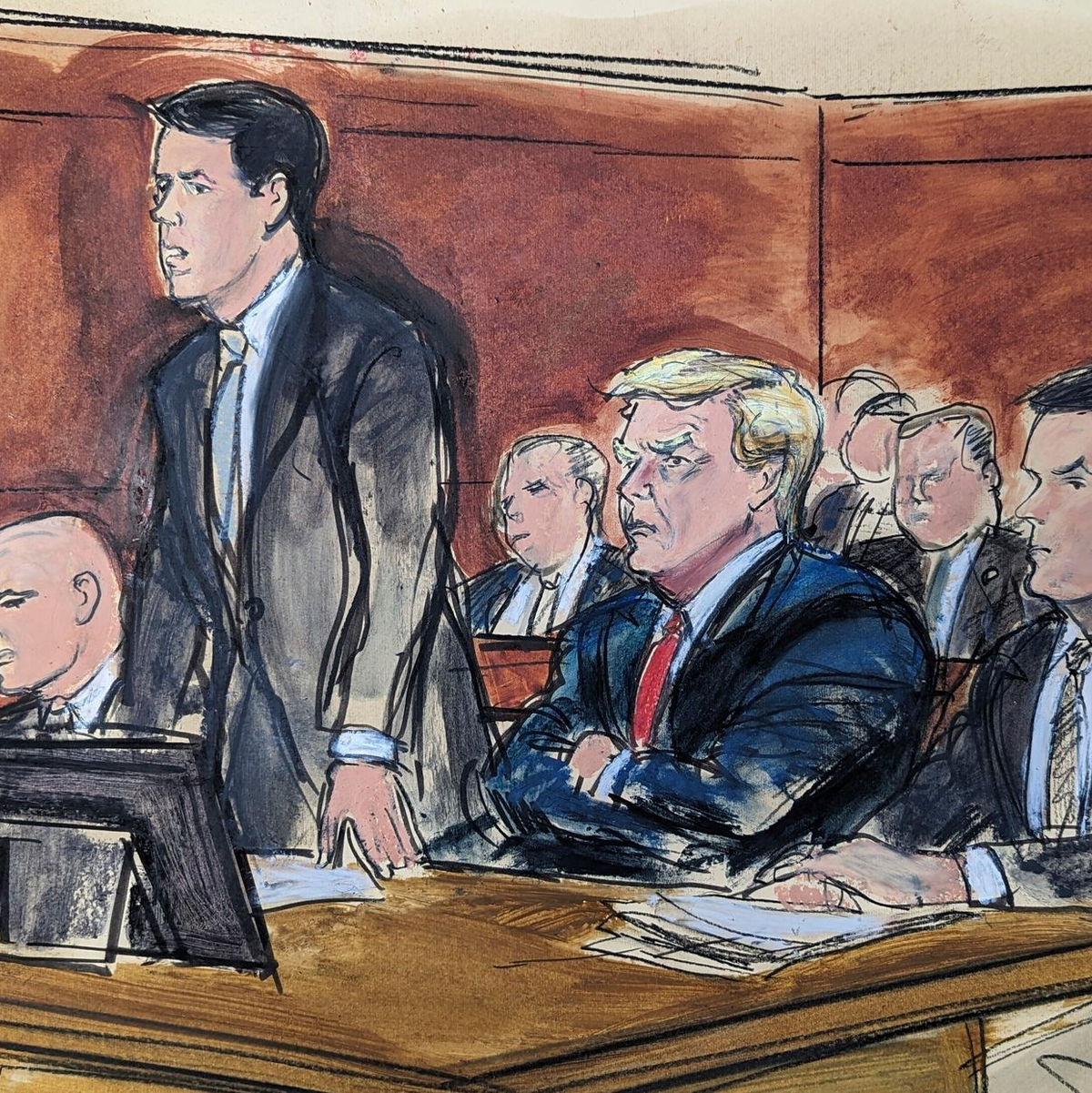 In dieser Skizze aus dem Gerichtssaal bekennt sich der Anwalt Todd Blanche (stehend) im Namen des ehemaligen Präsidenten Donald Trump (2.v.r) vor dem Bundesgericht in Miami «nicht schuldig». - Foto: Elizabeth Williams/AP/dpa