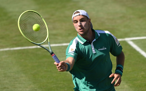 Jan-Lennard Struff kann nicht zu seinem Viertelfinal-Match in Stuttgart antreten. - Foto: Marijan Murat/dpa Jan-Lennard Struff kann nicht zu seinem Viertelfinal-Match in Stuttgart antreten. - Foto: Marijan Murat/dpa