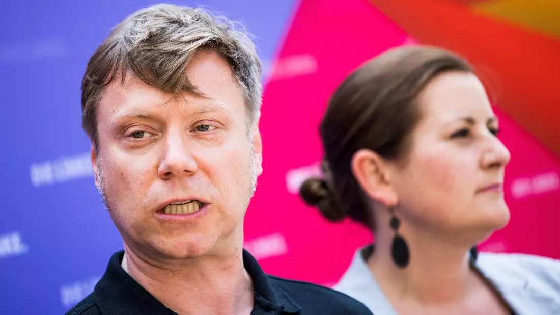 Die Linke-Bundesvorsitzenden Martin Schirdewan und Janine Wissler bei einer Pressekonferenz in Berlin. - Bild: Carsten Koall/dpa
