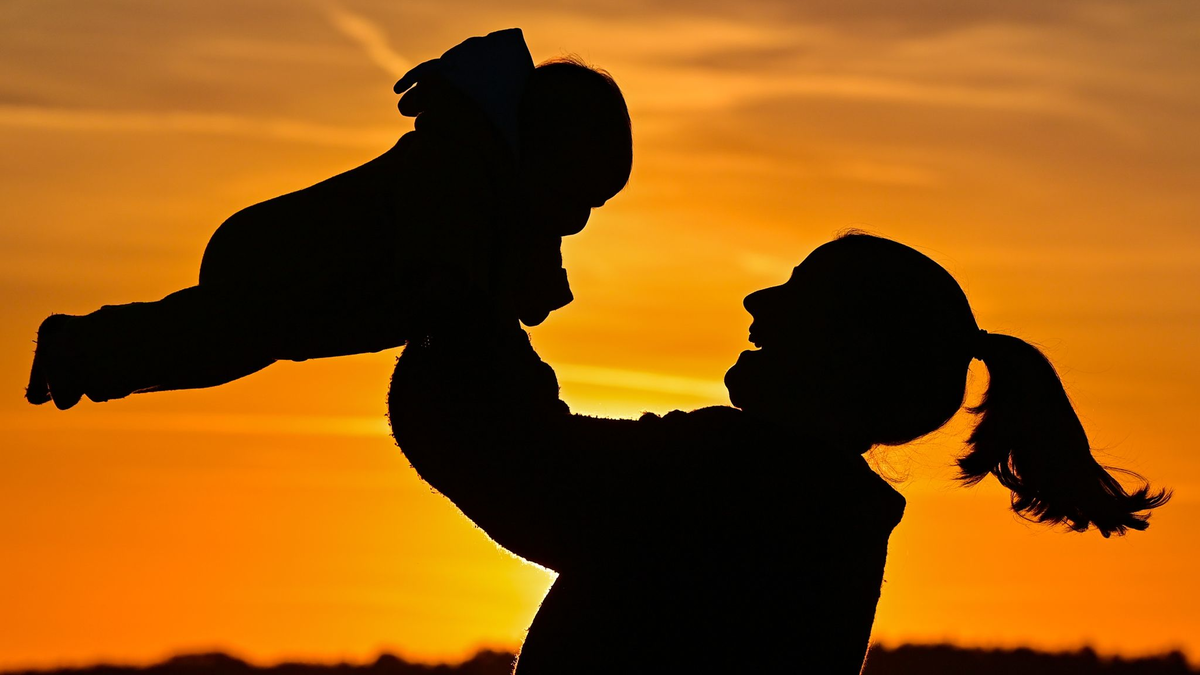 Kinder von Müttern unter 30 bei der Geburt haben einer Studie zufolge «mehrheitlich unterdurchschnittliche Testergebnisse in Mathematik». - Foto: Patrick Pleul/dpa