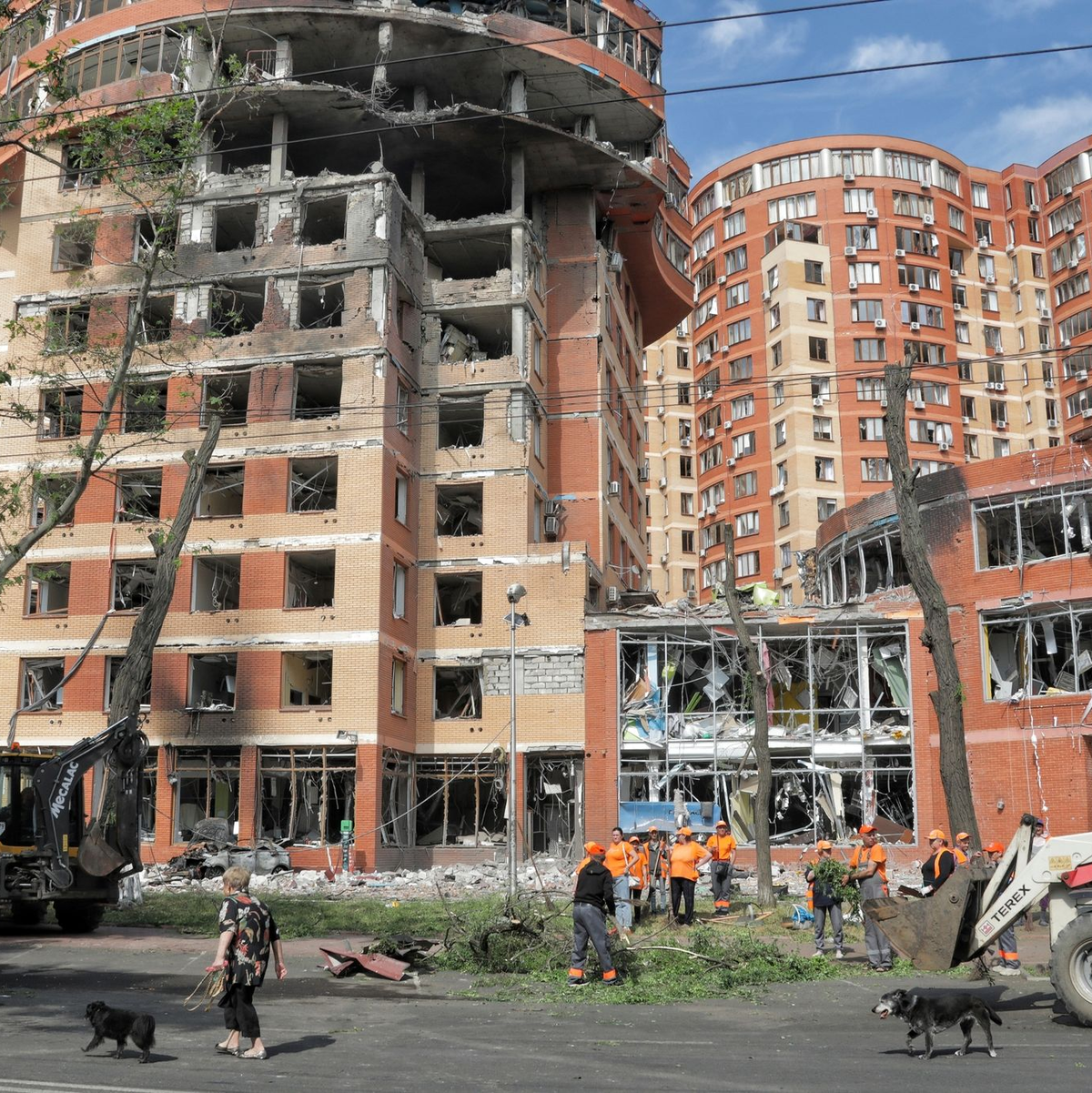 Ein Wohnhaus in Odessa wurde bei einem russischen Drohnenangriff beschädigt. (Archiv) - Foto: Nina Lyashonok/AP/dpa
