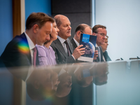 Die Bundesregierung hat eine umfassende Nationale Sicherheitsstrategie beschlossen, die alle Aspekte der äußeren und inneren Sicherheit umfasst. - Foto: Michael Kappeler/dpa