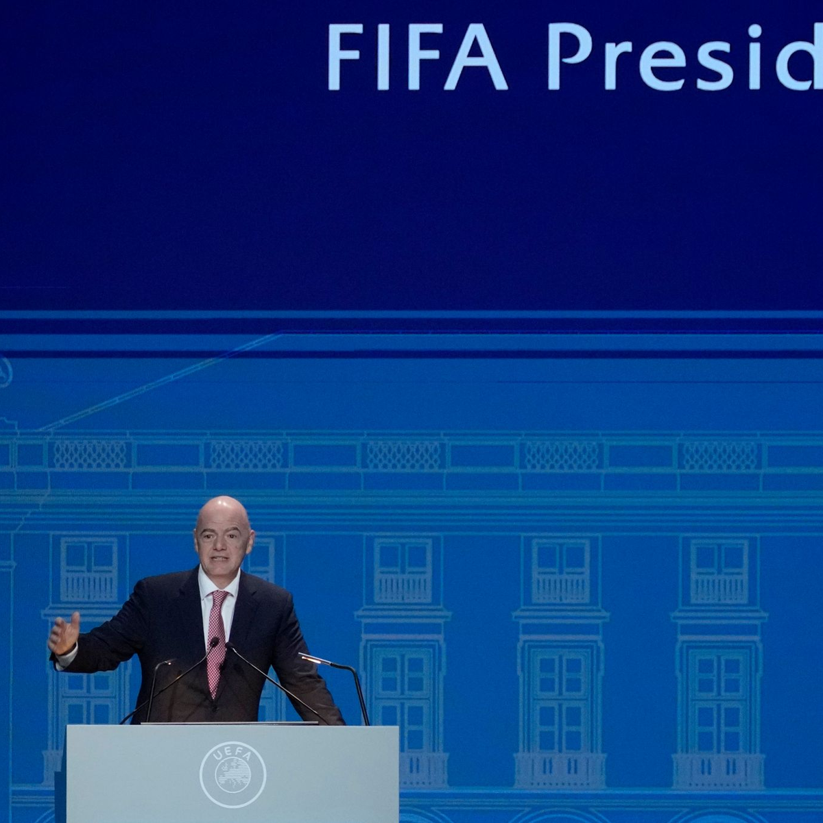 FIFA-Präsident Gianni Infantino forderte öffentlich mehr Geld, ohne konkrete Zahlen zu nennen. - Foto: Armando Franca/AP/dpa