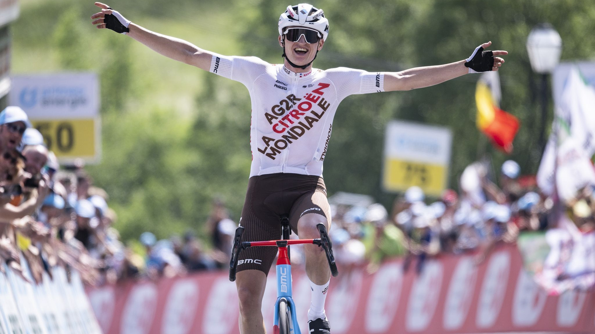 Felix Gall aus Österreich hat bei der Tour de Suisse überraschend das Gelbe Trikot übernommen. - Foto: Gian Ehrenzeller/KEYSTONE/dpa
