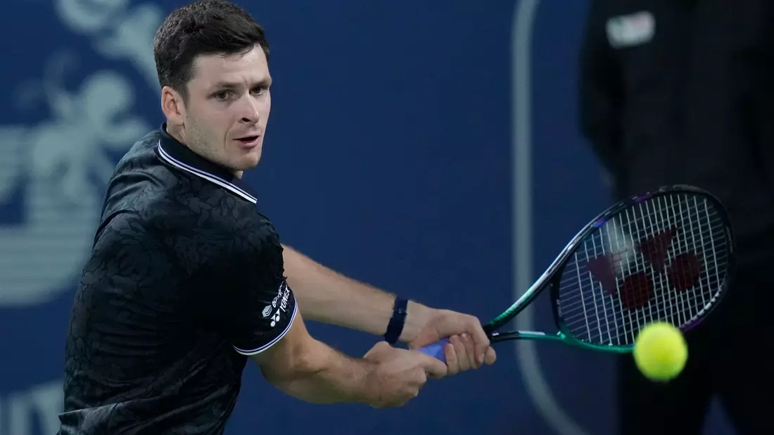 Hubert Hurkacz hat das Viertelfinale des Rasen-Tennisturniers in Stuttgart erreicht. - Bild: Kamran Jebreili/AP