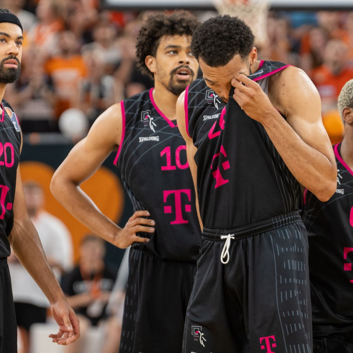 Die Telekom Baskets Bonn verlieren das dritte Spiel der BBL-Finalspiele deutlich. - Foto: Stefan Puchner/dpa