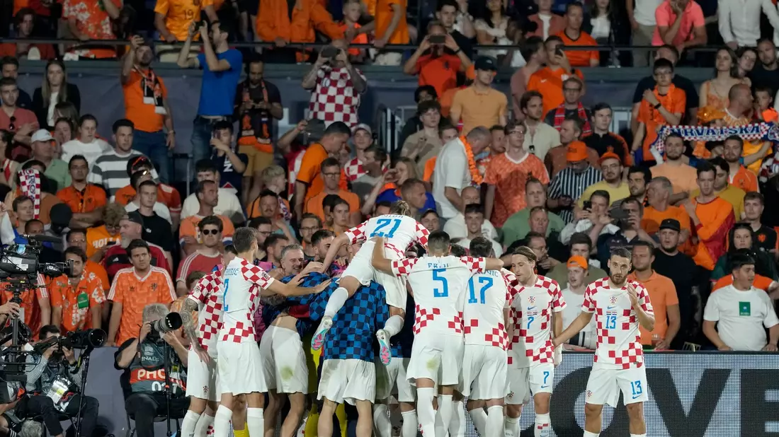 Kroatiens Nationalmannschaft um Star Luka Modric darf auf ihren ersten großen Titel hoffen. - Bild: Peter Dejong/AP