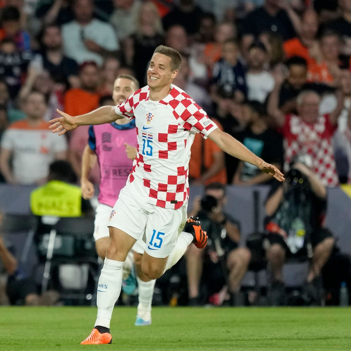 Mario Pasalic traf in der zweiten Halbzeit zum 1:2 für Kroatien und drehte die Partie. - Foto: Peter Dejong/AP/dpa