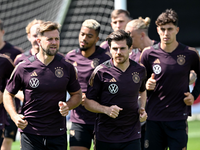 Collins und Woltemade trainieren jetzt bei der A-Auswahl zusammen.  - Foto: Federico Gambarini/dpa