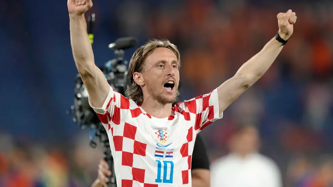 Kroatiens Luka Modric jubelt nach dem Sieg gegen die Niederlande. - Bild: Peter Dejong/AP