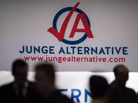 Mitglieder der Jungen Alternative bei einem Bundeskongress (Archivbild). - Foto: Maja Hitij/dpa
