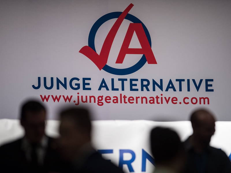 Mitglieder der Jungen Alternative bei einem Bundeskongress (Archivbild). - Foto: Maja Hitij/dpa