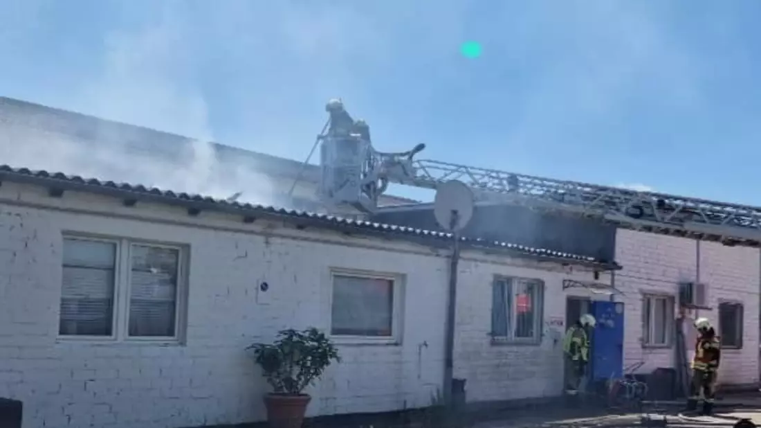 POL-ME: Zwei Feuerwehrkräfte bei Brand in Hilden schwer verletzt - die Polizei ermittelt - Hilden - 2407054 - Bild: presseportal.de