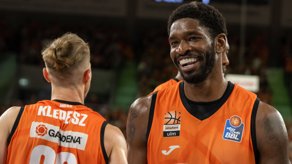 Gut lachen: Joshua Hawley braucht mit Ulm noch einen Sieg zum Titel. - Foto: Stefan Puchner/dpa