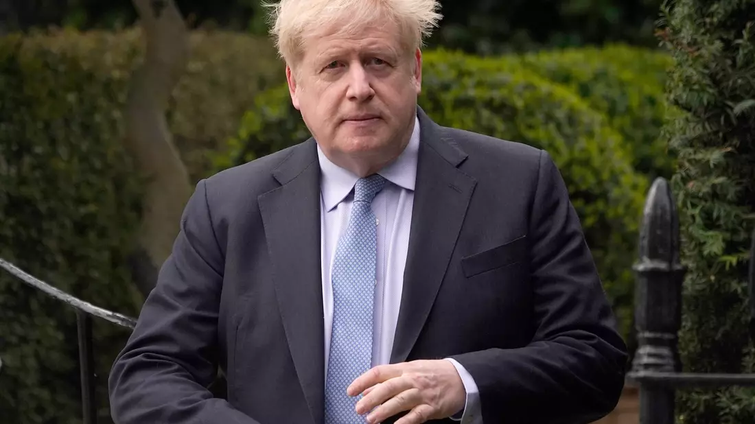 Hatte immer wieder angegeben angegeben, es habe keine illegalen Lockdown-Partys in seinem Regierungssitz gegeben: Boris Johnson: - Bild: Alberto Pezzali/AP/dpa