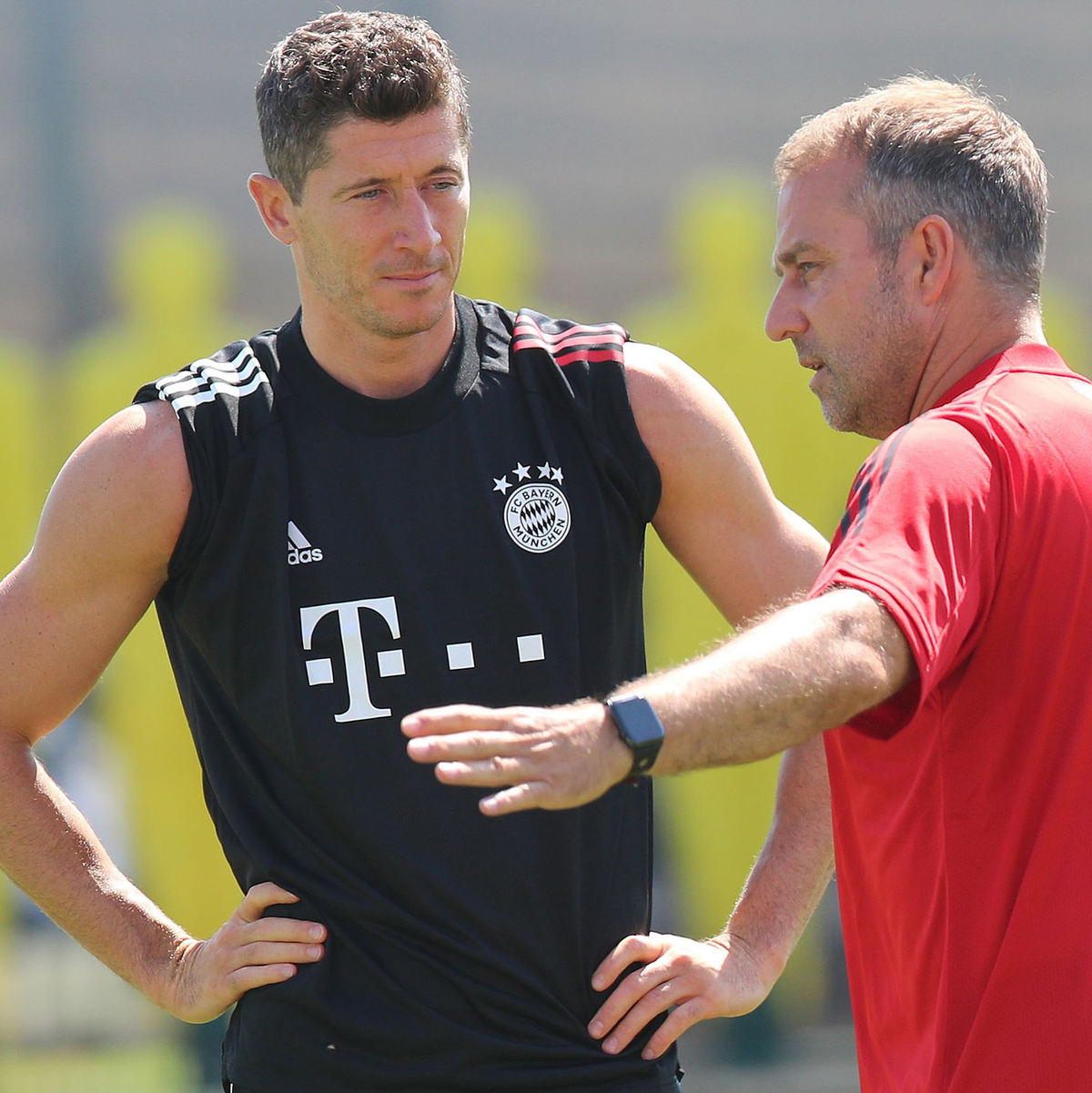 Alte Bekannte: Robert Lewandowski (l) blüht unter Flick in Barcelona wieder auf. - Foto: M. Donato/FC Bayern/dpa