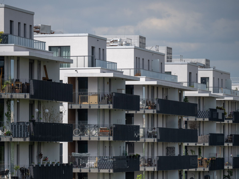 Blick auf Neubau-Wohnungen im Berliner Bezirk Schöneberg. - Foto: Monika Skolimowska/dpa