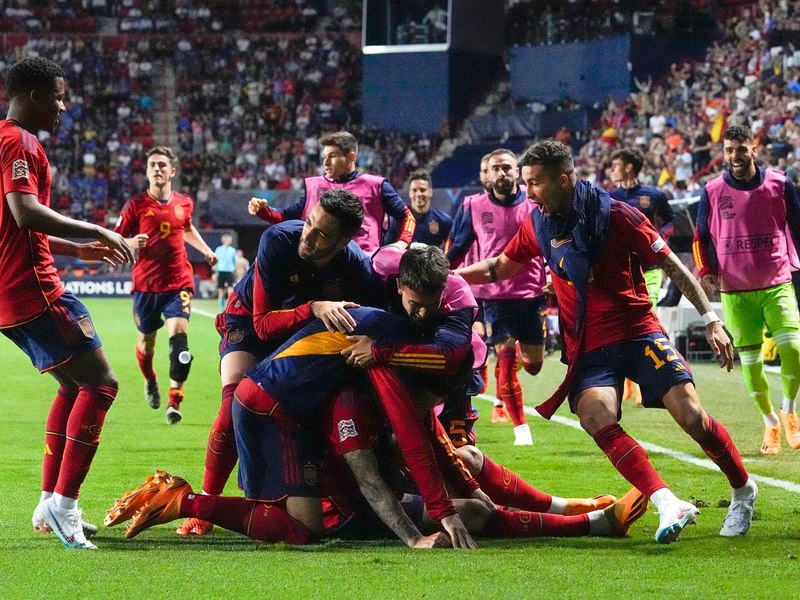 Joselu aus Spanien jubelt über sein Tor zum 2:1. - Foto: Martin Meissner/AP/dpa