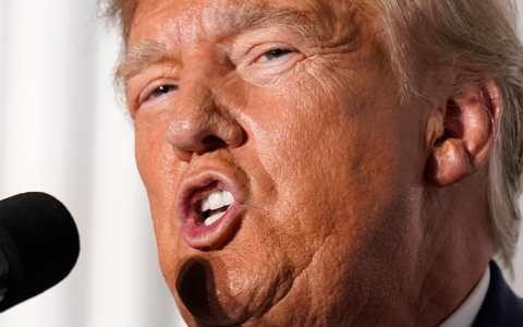 Ex-Präsident Donald Trump muss sich in den USA in gleich mehreren Prozessen vor Gericht verantworten. - Foto: Andrew Harnik/AP