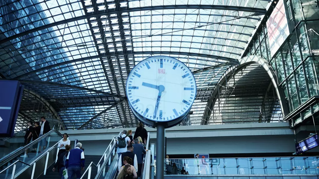 Der Verhandlungsmarathon bei der Bahn findet seine Fortsetzung in der kommenden Woche. - Bild: Annette Riedl/dpa