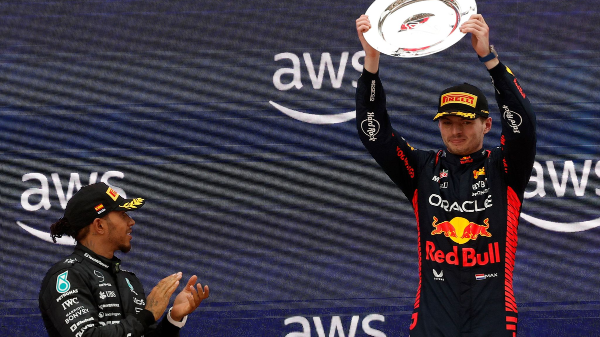 Max Verstappen (r) baute seine WM-Führung mit einem Sieg beim Großen Preis von Spanien aus. - Foto: Joan Monfort/AP/dpa