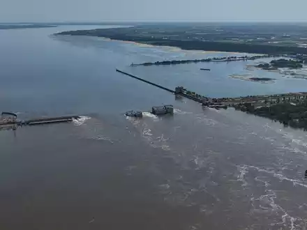 Nach der Zerstörung des Kachowka-Staudamms im Kriegsgebiet im Süden der Ukraine können sich die Böden auch wieder erholen, so ein Experte. - Foto: Stringer/AP/dpa