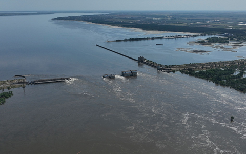 Nach der Zerstörung des Kachowka-Staudamms im Kriegsgebiet im Süden der Ukraine können sich die Böden auch wieder erholen, so ein Experte. - Foto: Stringer/AP/dpa