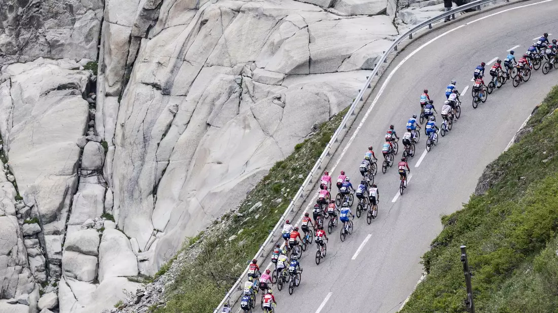Die Radsportteams Tudor Pro Cycling und Intermarché-Circus-Wanty steigen nach dem Tod von Gino Mäder aus der diesjährigen Tour de Suisse aus. - Bild: Gian Ehrenzeller/KEYSTONE/dpa