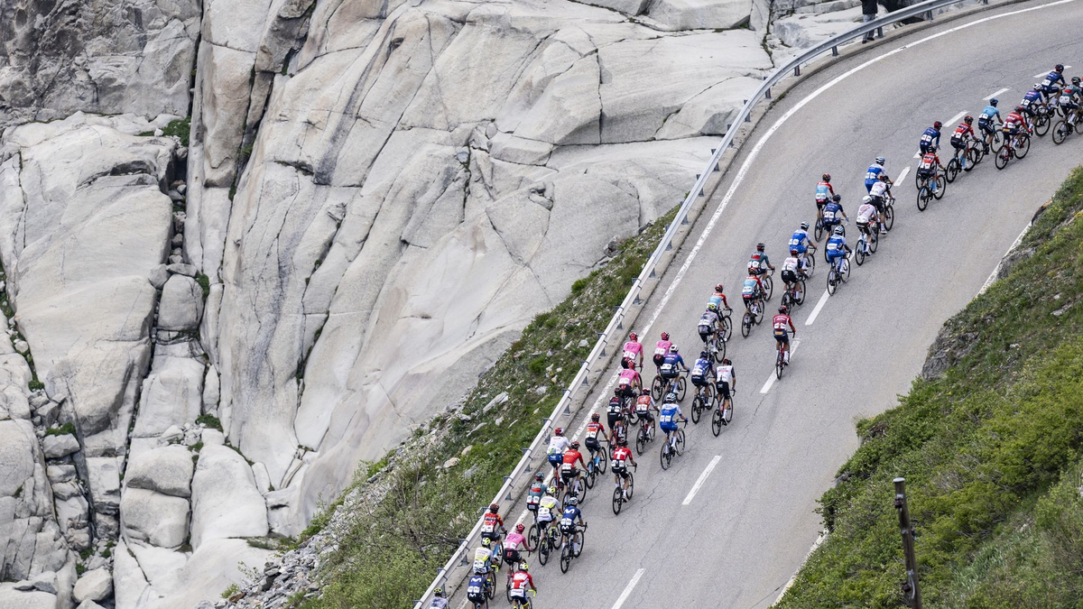 Die Radsportteams Tudor Pro Cycling und Intermarché-Circus-Wanty steigen nach dem Tod von Gino Mäder aus der diesjährigen Tour de Suisse aus. - Foto: Gian Ehrenzeller/KEYSTONE/dpa