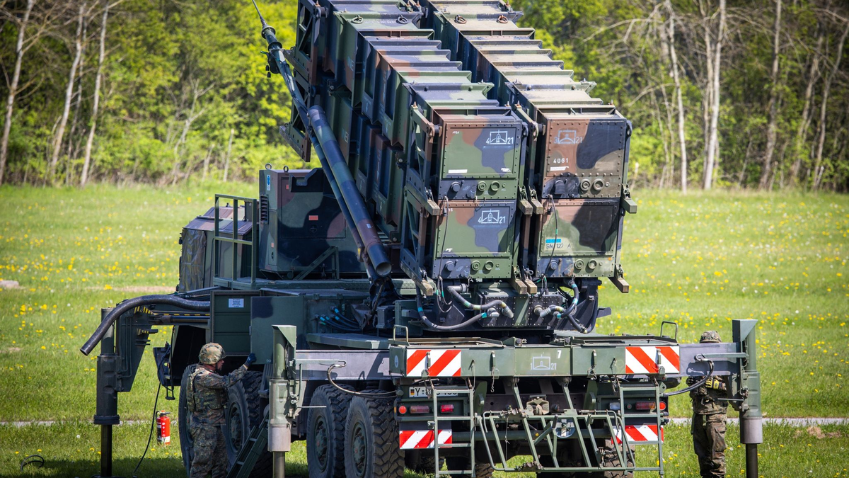 Aufbau einer Luftverteidigungsstellung: Soldaten der deutschen Luftwaffe bei einer Übung. - Foto: Jens Büttner/dpa