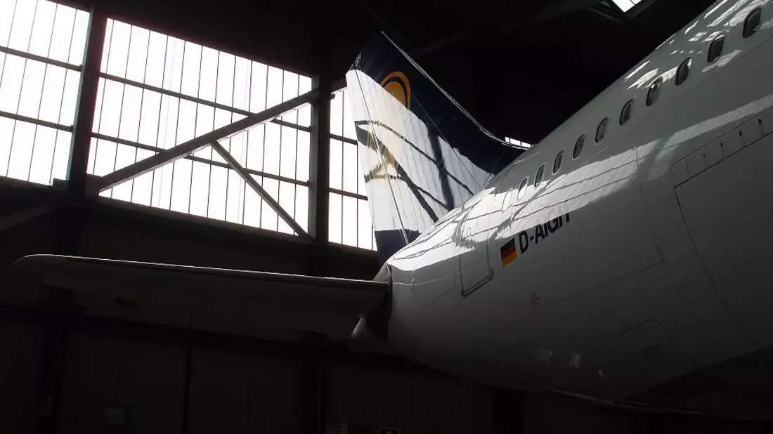 Lufthansa-Maschine in einer Wartungshalle - Bild: ?ber dts Nachrichtenagentur