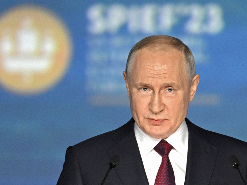 Russlands Präsident Wladimir Putin spricht auf dem Petersburger Wirtschaftsforum. - Foto: Pavel Bednyakov/Photo host Agency RIA Novosti/AP/dpa