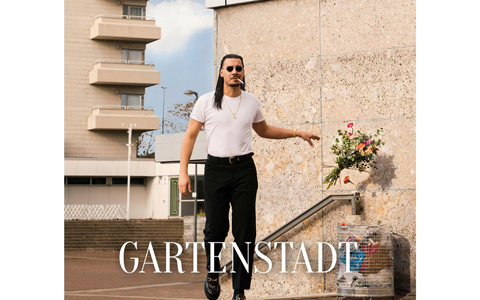 Mit seinem Album «Gartenstadt» stürmt Apache 207 direkt auf Platz eins der Charts. - Foto: Sony Music/dpa