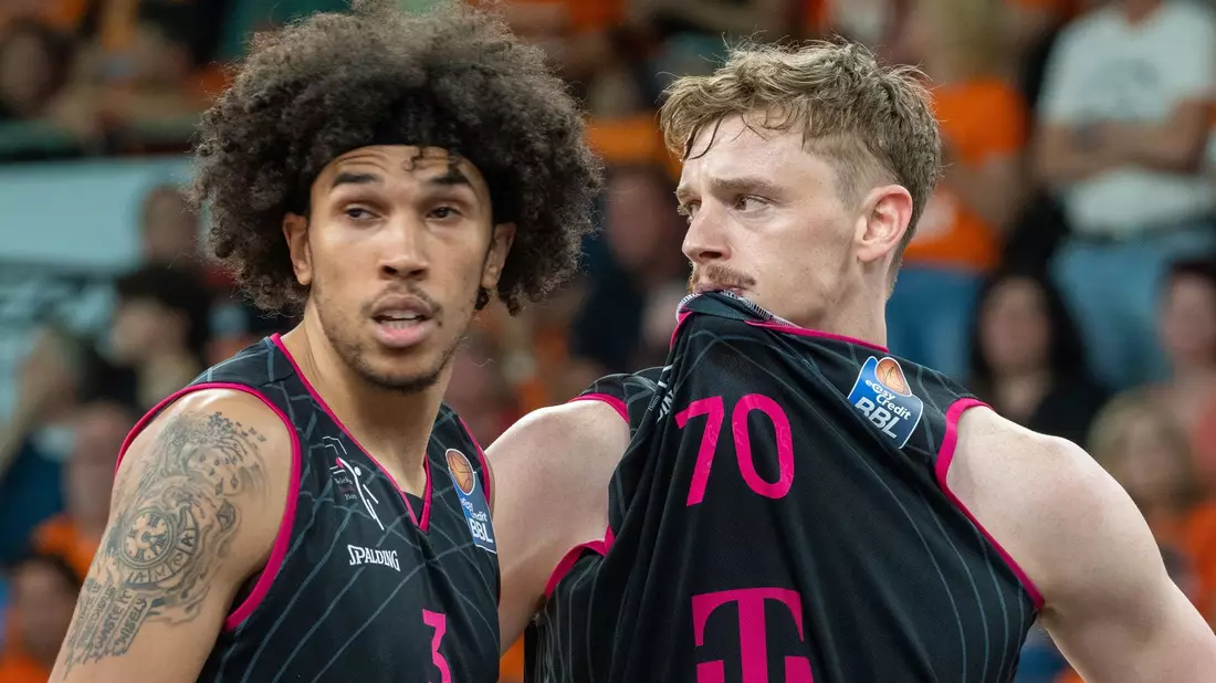 Tyson Ward (L) und Finn Delany konnten die Niederlage in Ulm nicht abwenden. - Bild: Stefan Puchner/dpa
