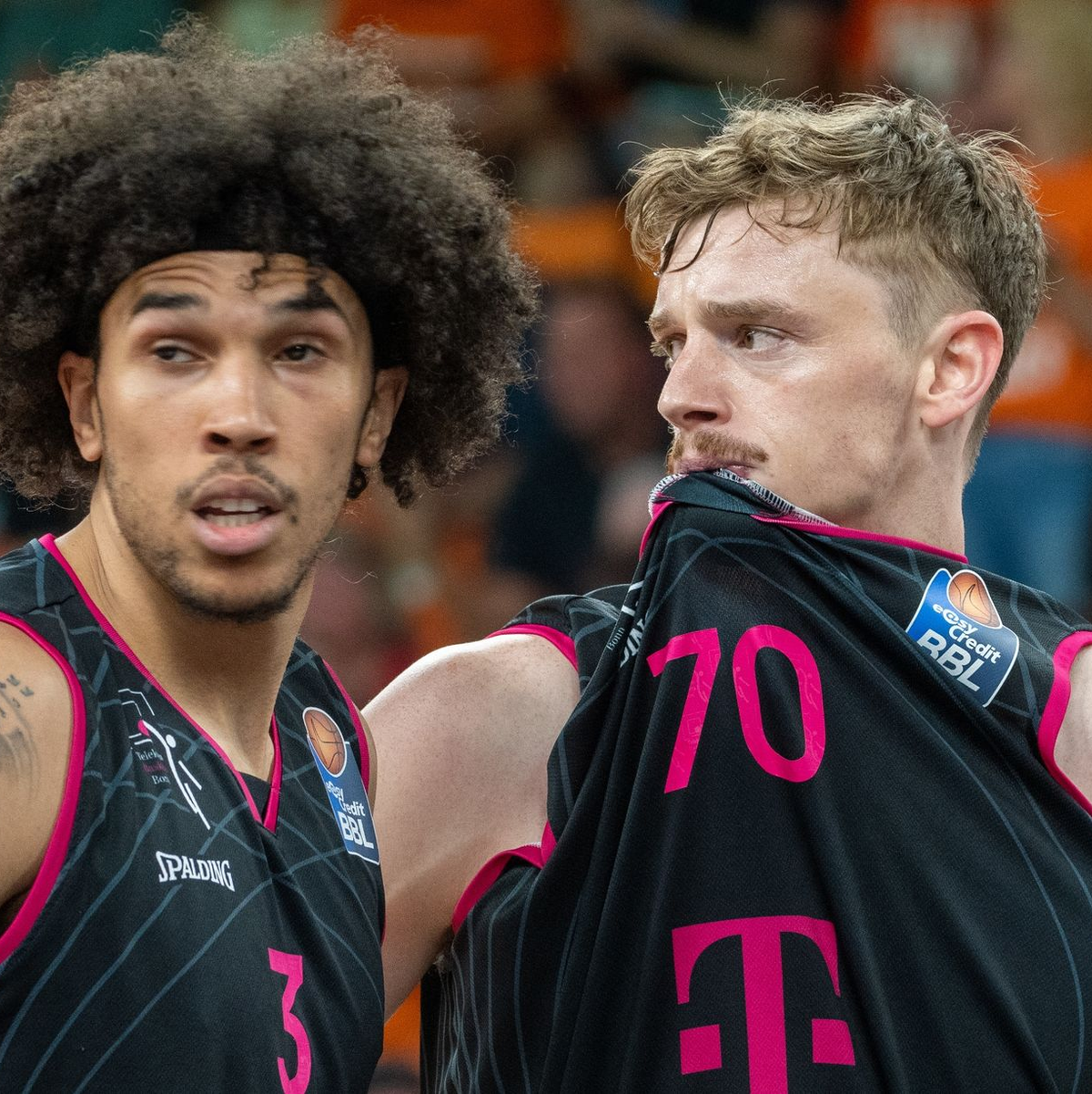 Tyson Ward (L) und Finn Delany konnten die Niederlage in Ulm nicht abwenden. - Foto: Stefan Puchner/dpa