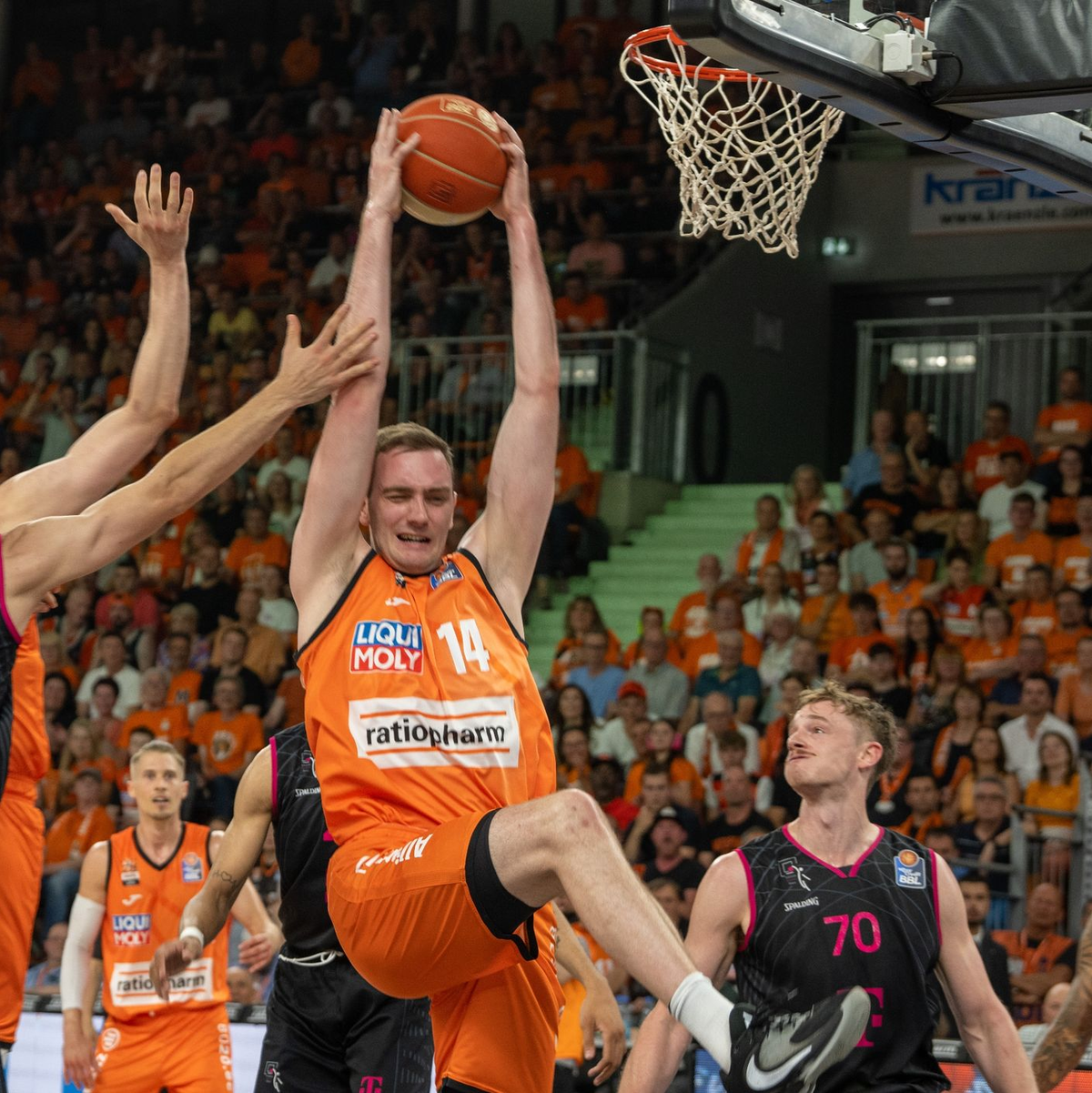 Ratiopharm Ulm und die Telekom Baskets Bonn lieferten sich eine umkämpfte erste Halbzeit. - Foto: Stefan Puchner/dpa