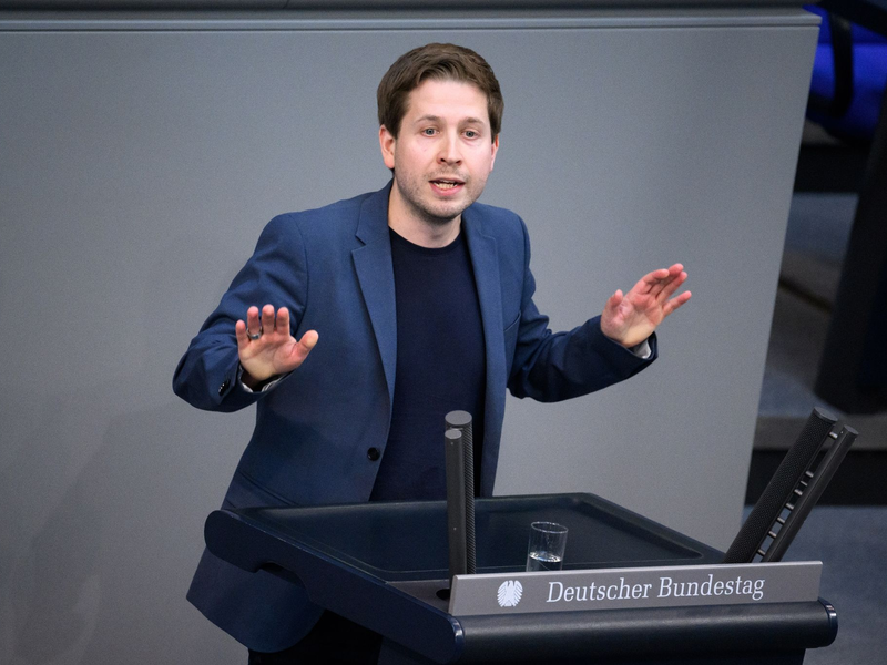 «Ziel muss es sein, die Wohngemeinnützigkeit noch in diesem Jahr zu reaktivieren», sagt Kevin Kühnert (SPD). - Foto: Bernd von Jutrczenka/dpa