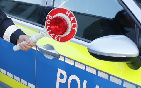 POL-EL: Emsland/Grafschaft Bentheim - Kontrollen des Reiseverkehrs zu Ferienbeginn - Foto: presseportal.de