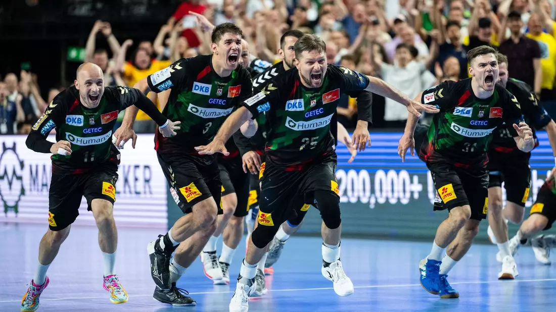 Die Spieler des SC Magdeburg jubeln nach dem Einzug ins Champions-League-Finale. - Bild: Marius Becker/dpa