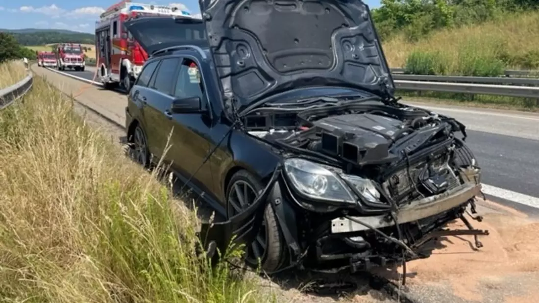 POL-PDKL: Sattelzug blockiert nach Unfall die Fahrbahn der BAB 63... - Bild: presseportal.de