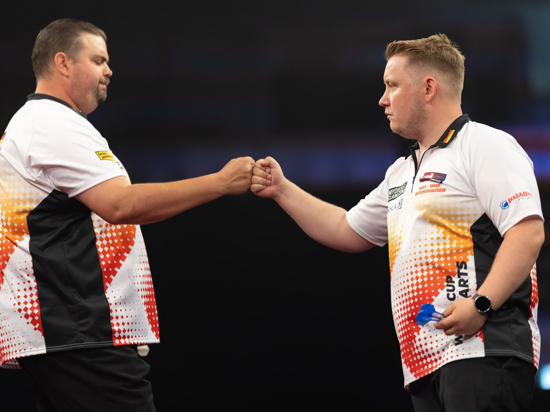 Das deutsche Duo Martin Schindler (r.) und Gabriel Clemens sind ins WM-Viertelfinale eingezogen. - Foto: Jürgen Kessler/dpa