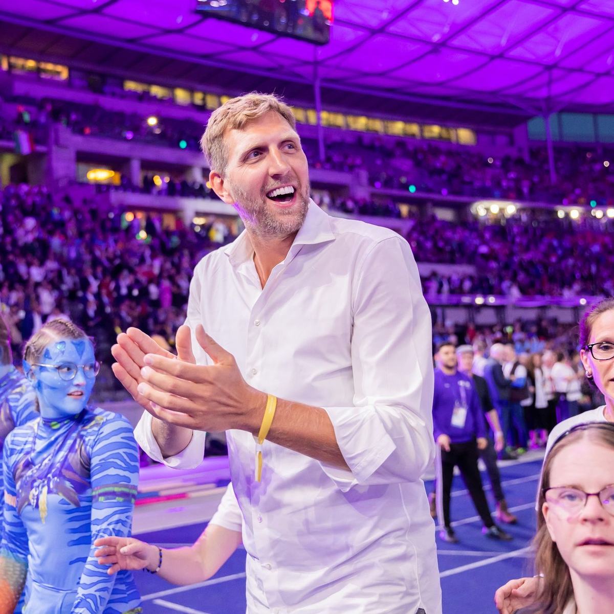 Dirk Nowitzki (M), ehemaliger Basketballprofi, setzt sich aktiv für die Weltspiele in. - Foto: Christoph Soeder/dpa
